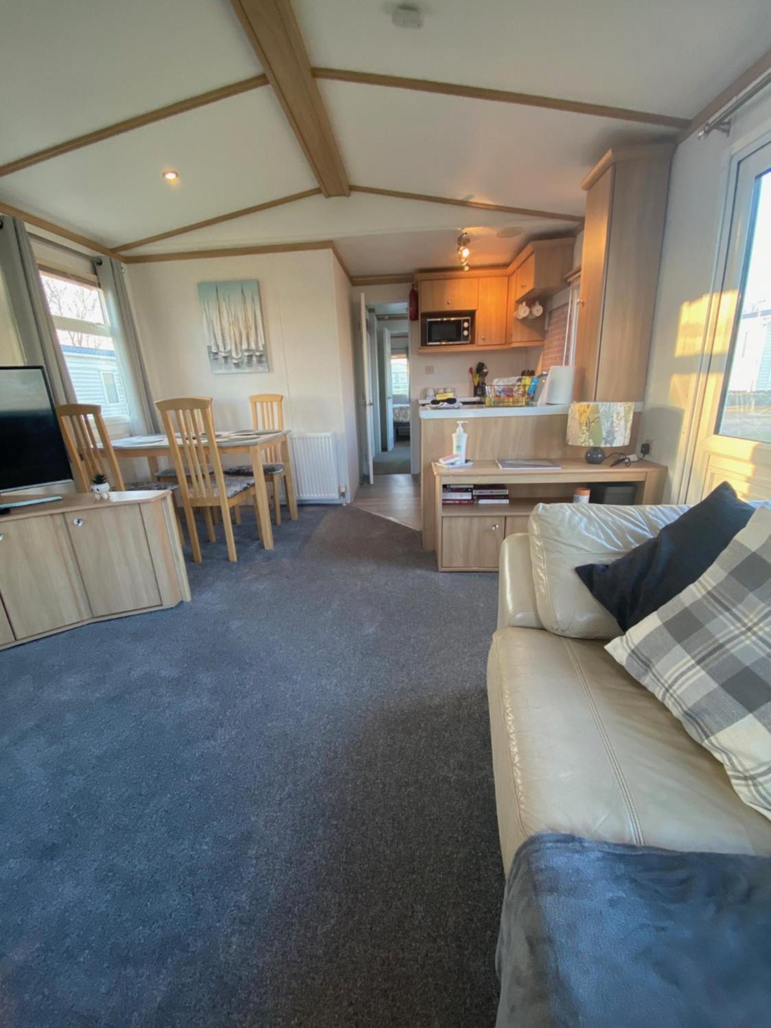 Coastal Caravan Holidays - Goldfinch 22 Уидърнсий Екстериор снимка