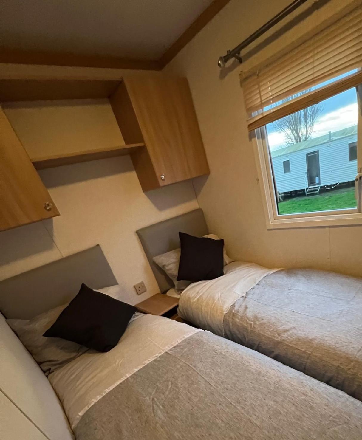 Coastal Caravan Holidays - Goldfinch 22 Уидърнсий Екстериор снимка